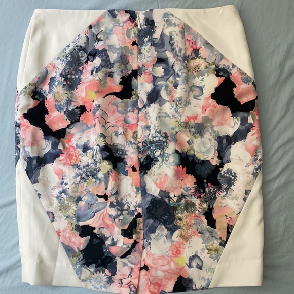 RW&CO Floral Pencil Skirt size 0 - Picture 2 of 4
